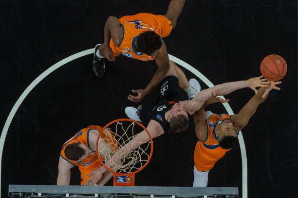 开场不久就 开场不久就